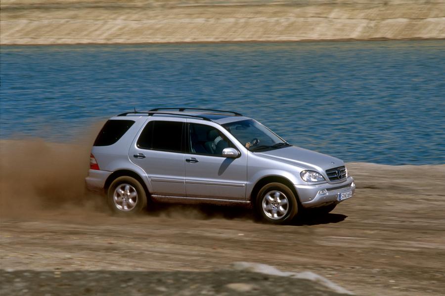  Mercedes-Benz ML500 2001 года  (фото 16 из 17)